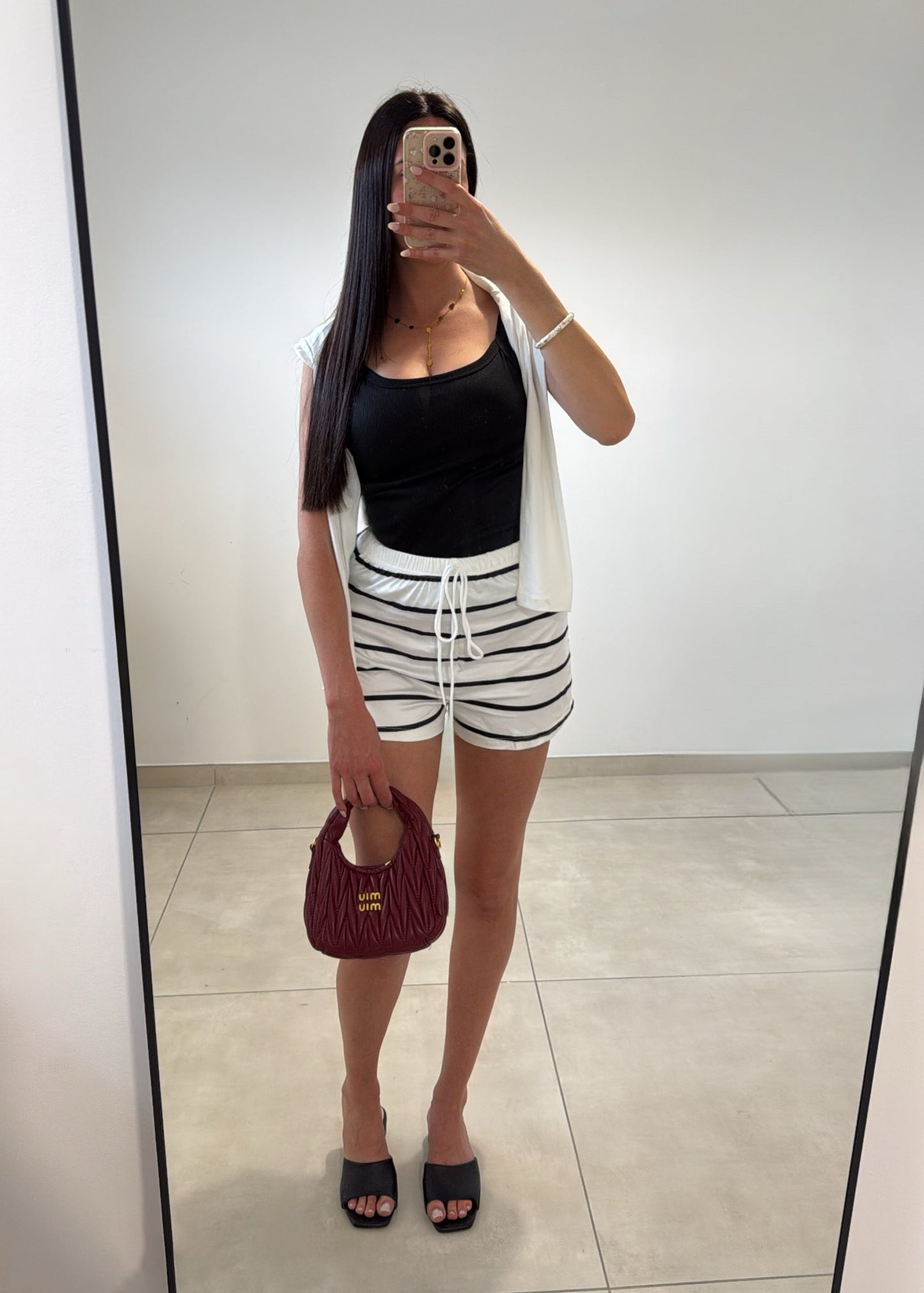 Short à rayures marines