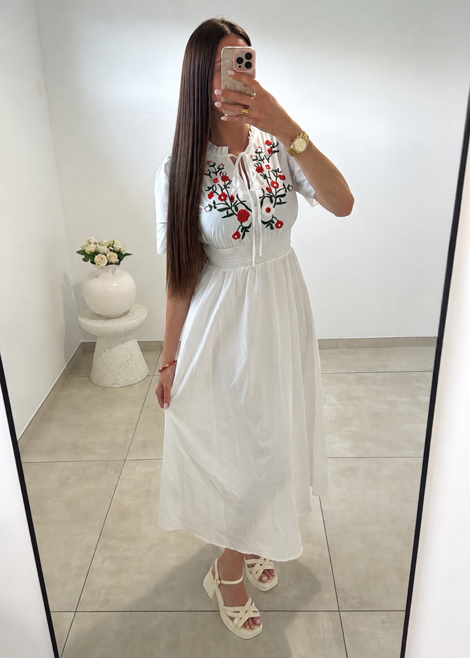 Robe à broderies florales